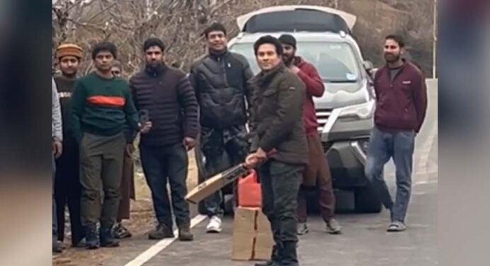 Legend Joins Kashmiri Gully Cricket, Spreads Joy!