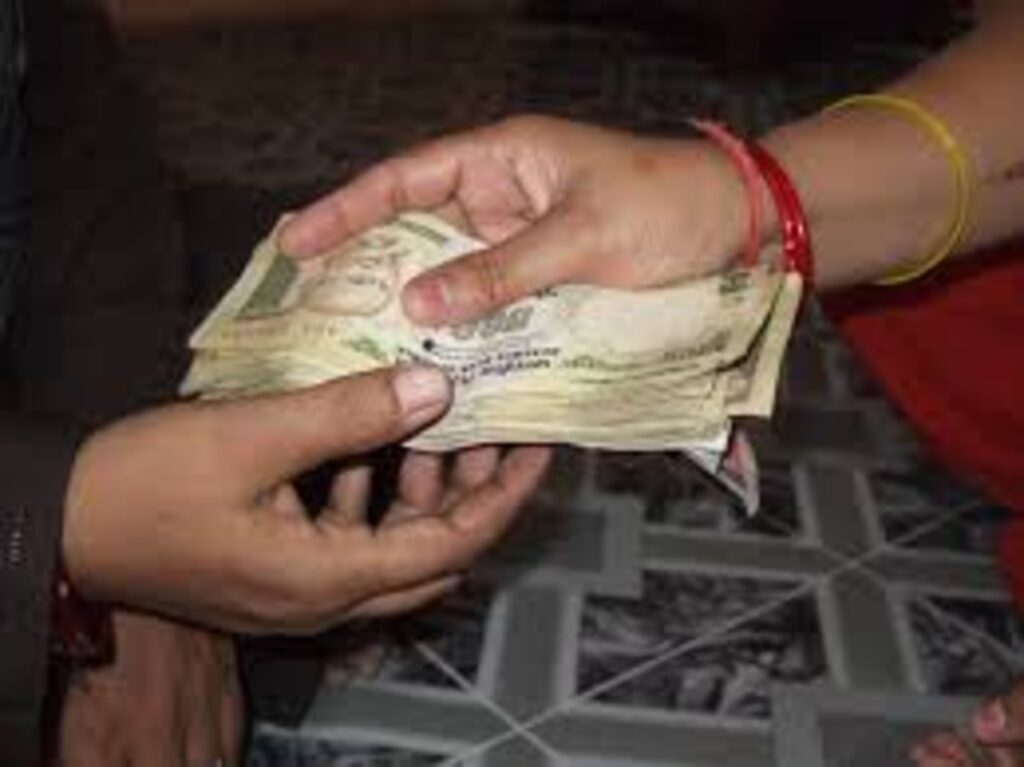 Police officer Arrested Accepting Bribe of ₹9,000,For Not Arrest